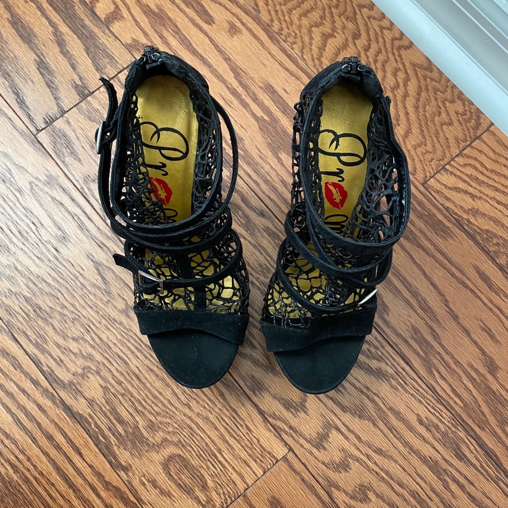 Shoes - Picture 3 of 5